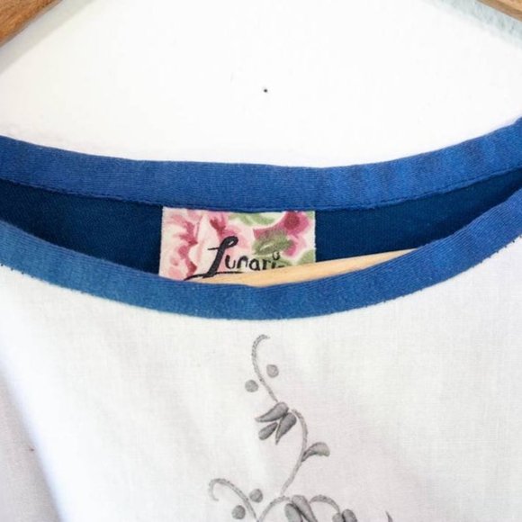 blue handmade tee shirt with vintage applique - Picture 3 of 5